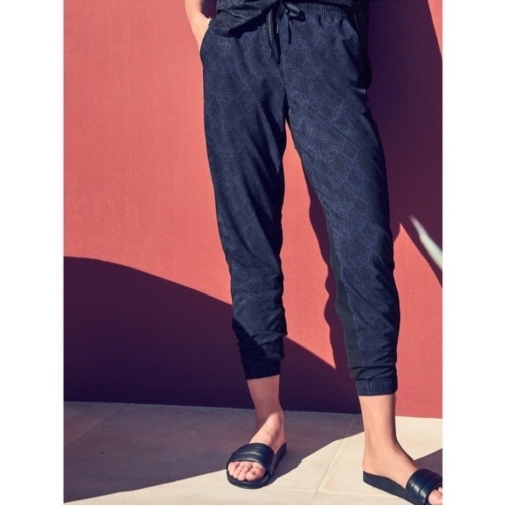 Athleta Brooklyn Snake print black stripe Jogger Pants navy‎ blue drawstring